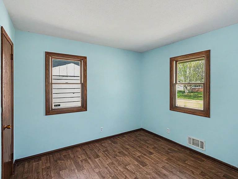 7617 Lee Ave N — Photo 10