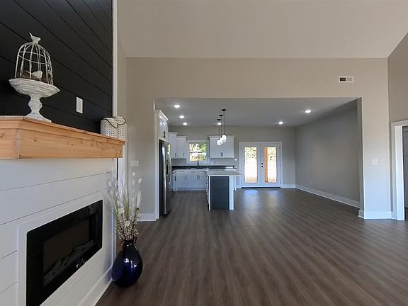 4th image of 103 Mill Creek Ct