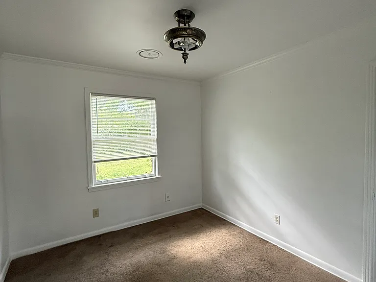 1644 S White Station Rd — Photo 2