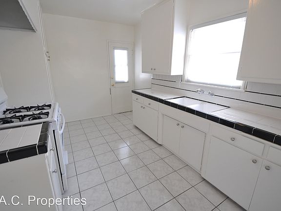 4th image of 5226 Radford Ave APT 3