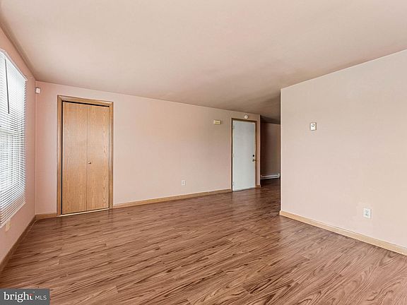 4th image of 55 Summer St #D
