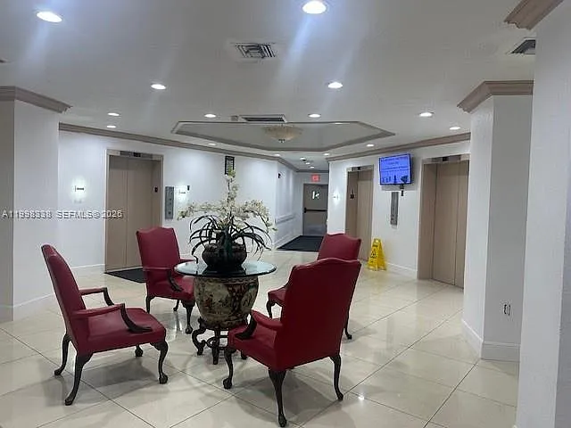 Wilshire Condo — Photo 3
