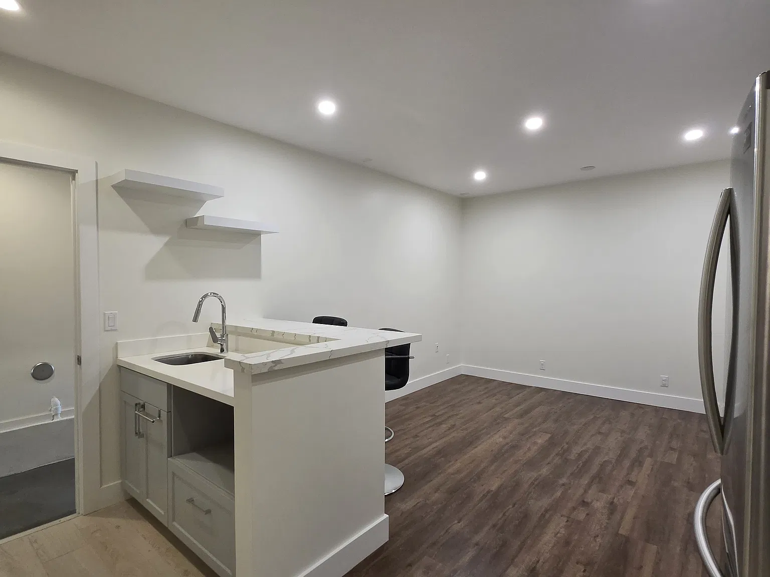 2 bed, 580 sqft, $3,200 — Photo 4