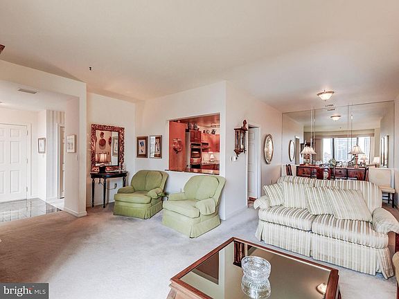 4th image of 10 E Lee St Unit 906