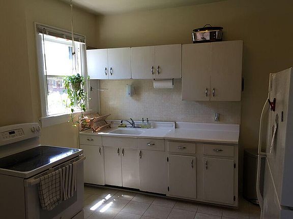 4th image of 1703 Oak St