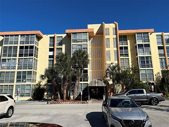 3rd image of 210 172nd St APT 423