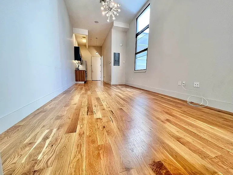 374 Kosciuszko St #4B — Photo 2