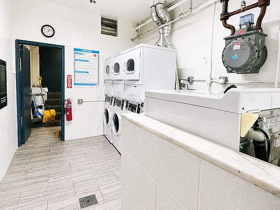 5th image of 311 E 84th St APT 5B