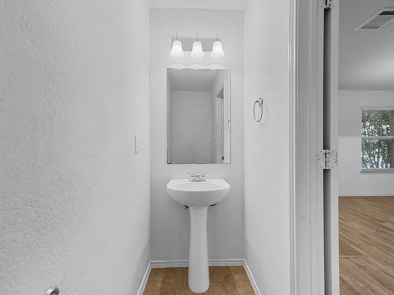 5709 Valley Stream Way — Photo 14