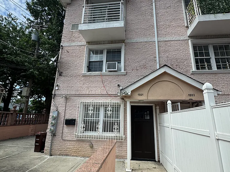 1801 Lacombe Ave #1 — Photo 6