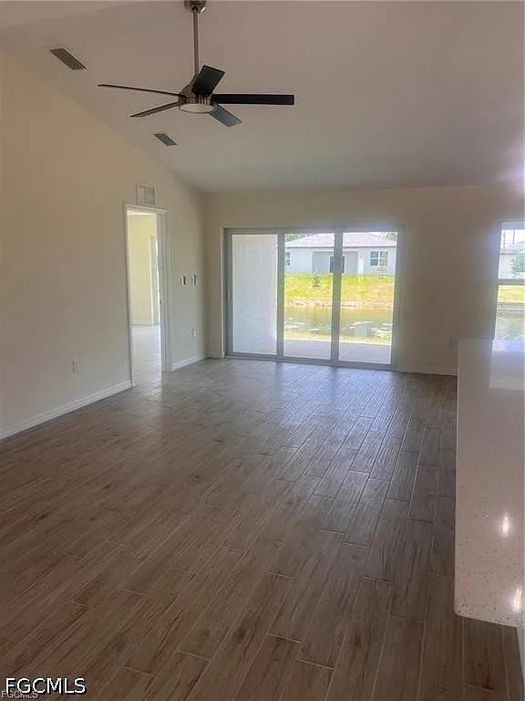 4 bed, 3.0 bath, 1650 sqft, $2,100 — Photo 4