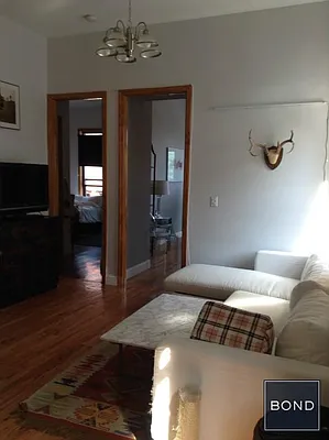 Rented by Bond New York | media 25