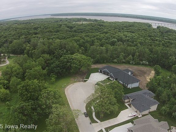 4th image of 413 Woodhaven Dr