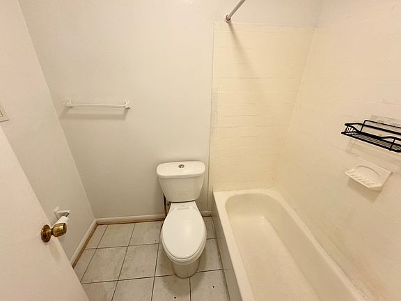 4th image of 1537 A St SE