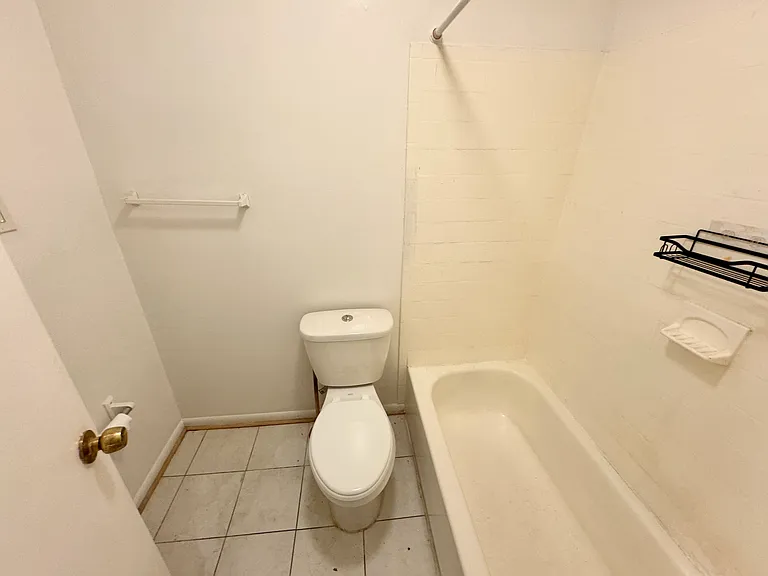 1537 A St SE — Photo 4