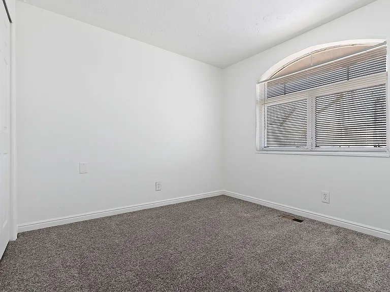 443 N Dorothea Way — Photo 16