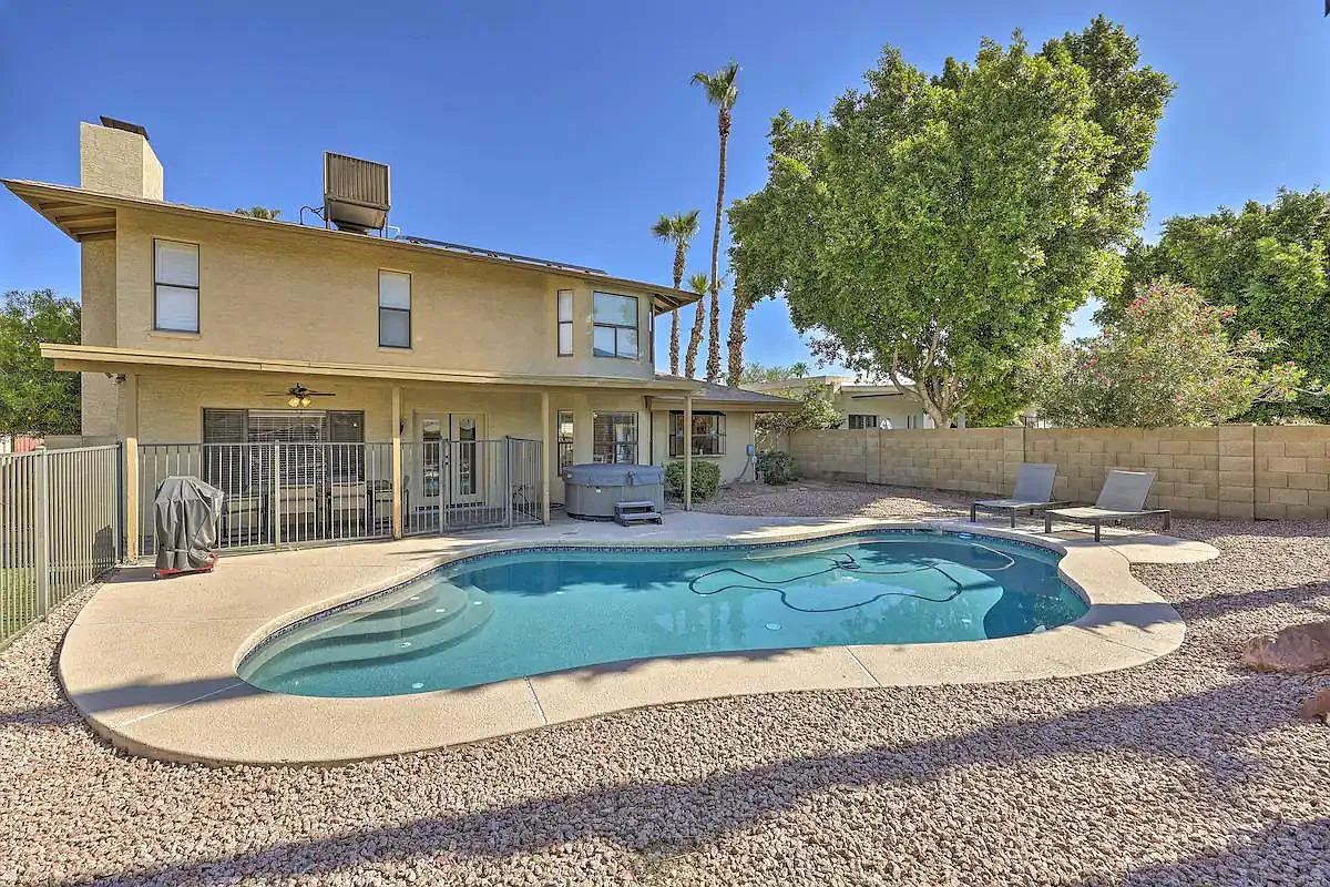 4 bed, 2585 sqft, $4,800 — Photo 1
