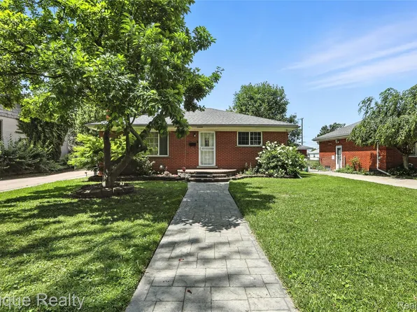 26685 Oak St, Roseville, MI 48066