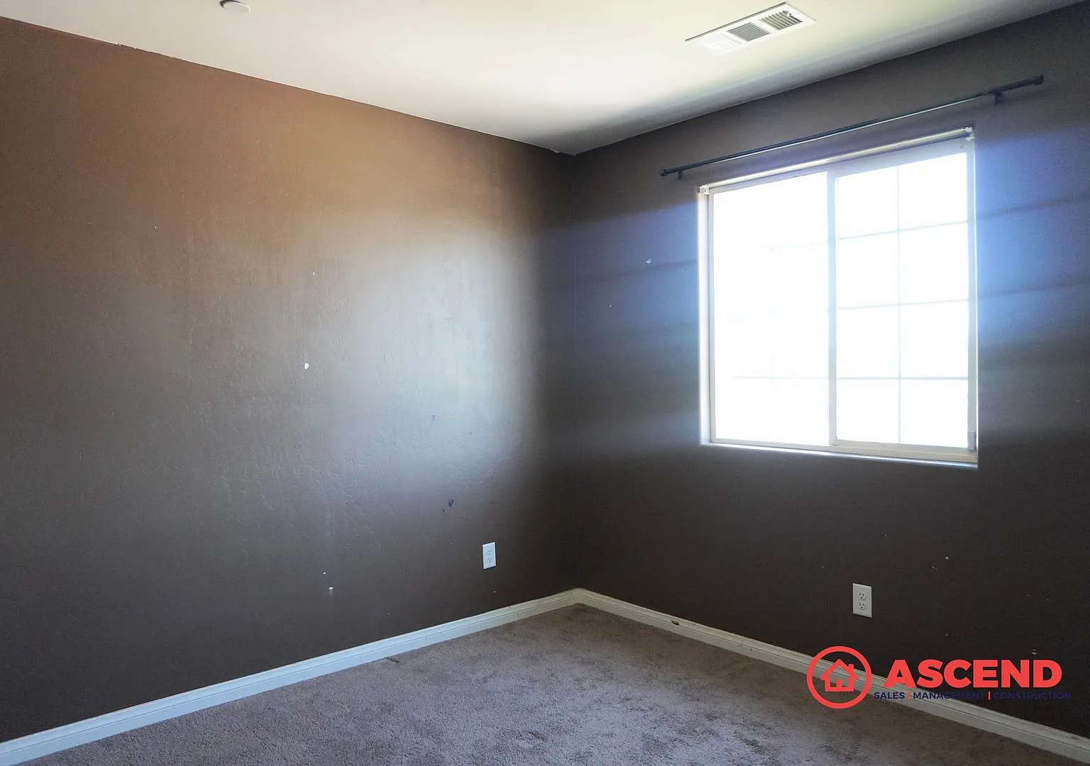 Spacious 3 Bed / 2.5 Bath Home with Solar, & Fruit Trees - Makes Perfect Family home! — Photo 4