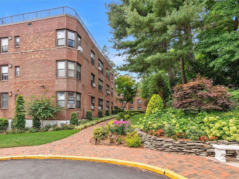 1st image of 2 Townhouse Place #1M