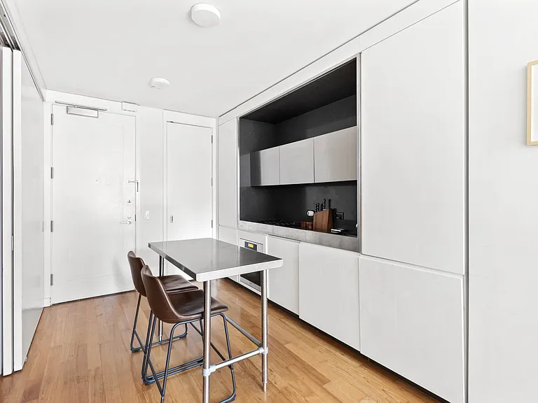 15 William St #10C — Photo 4