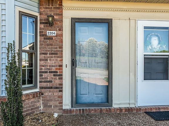 3rd image of 2204 Union Place Ct