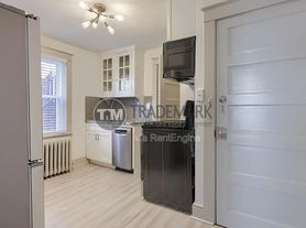 40 W James St