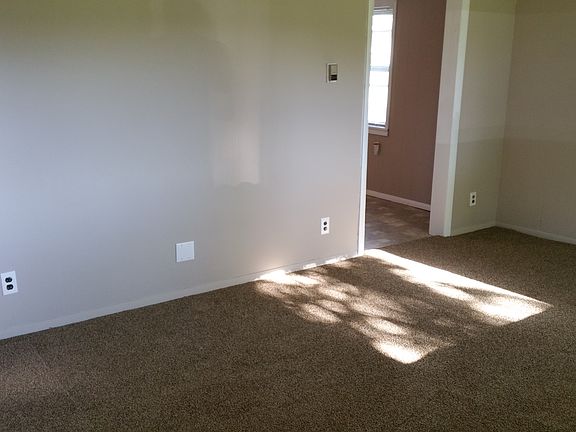 4th image of 102 S Edgewood Dr