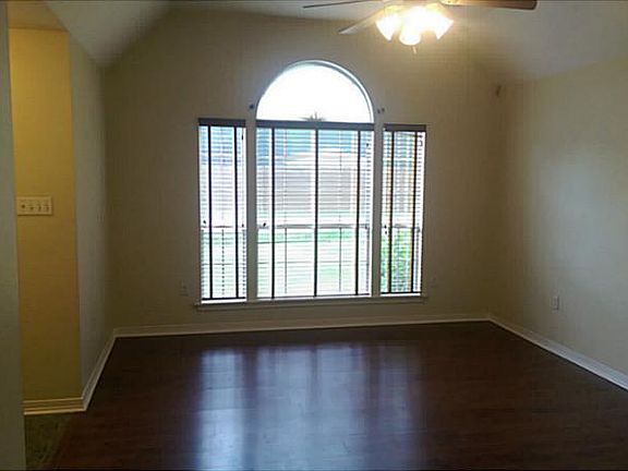 4th image of 604 Beaulieux St