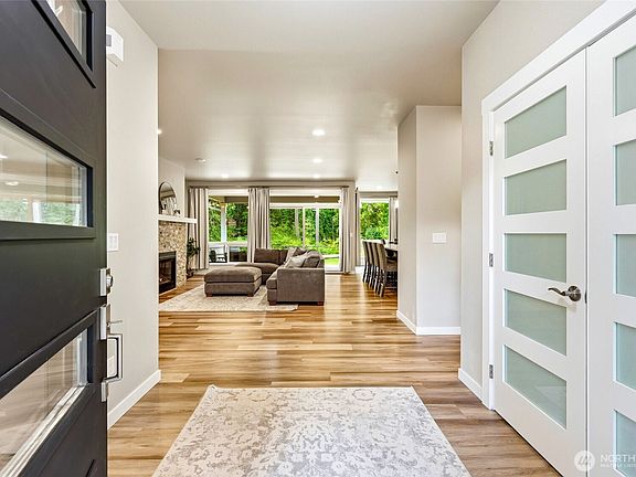 4th image of 28613 74th Drive NE