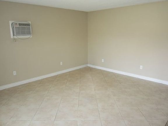 3rd image of 25545 Walker St
