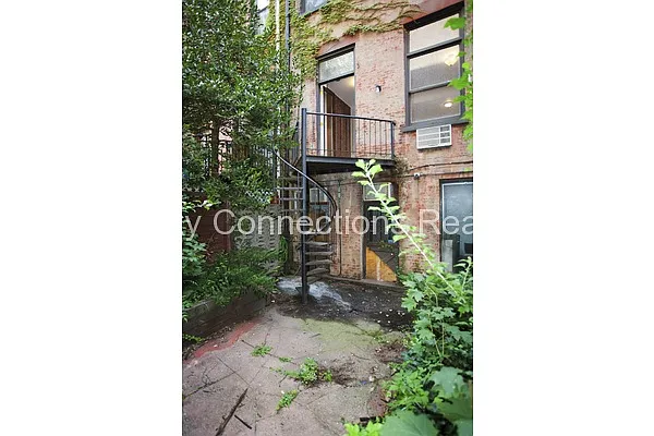 Rented by City Connections Realty | media 6