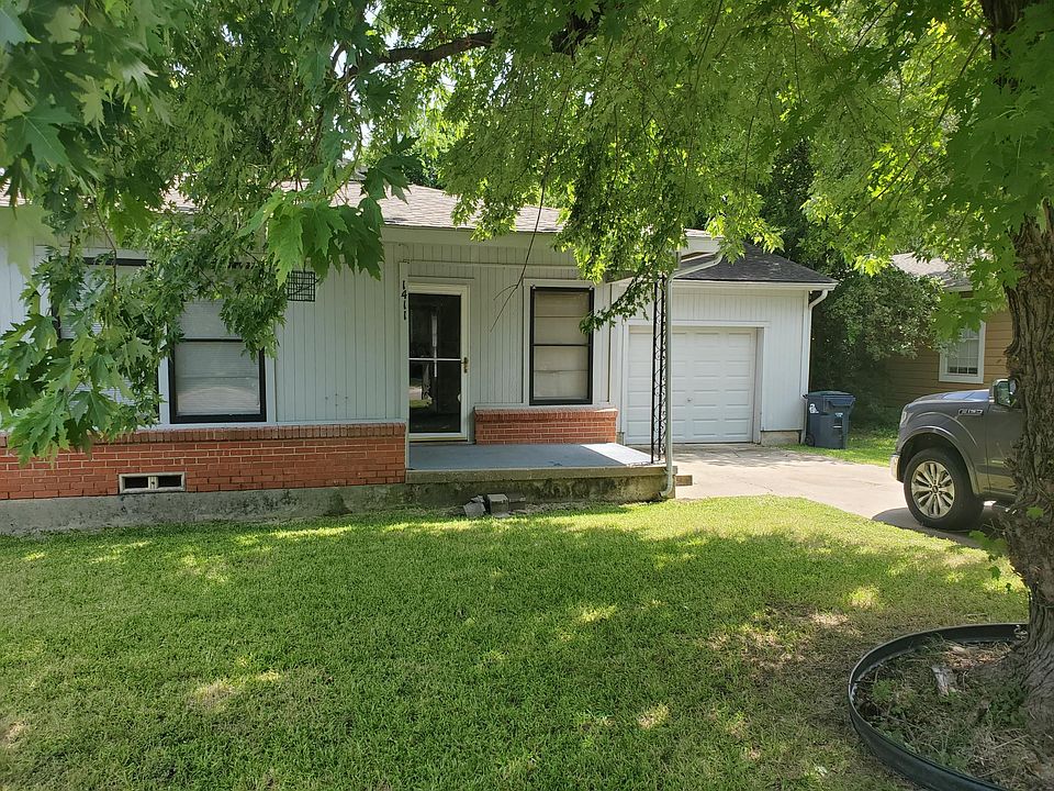 1st image of 1411 Oakwood Dr
