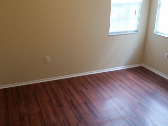 4th image of 3814 42nd Ave W
