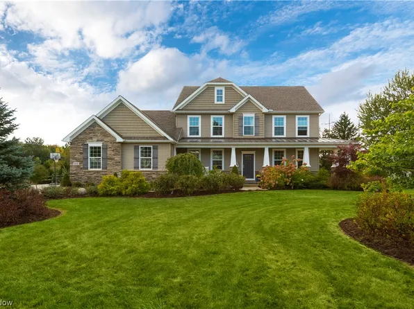 614 Crestview Dr, Bay Village, OH 44140