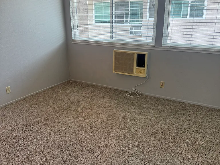 Foothill Manor — Photo 28