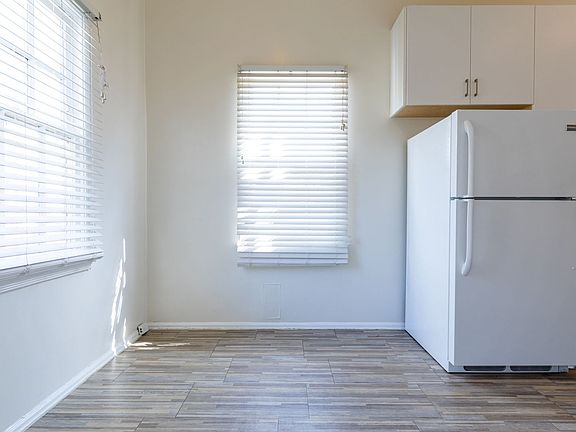 3rd image of 963 N Doheny Dr #72397C98D