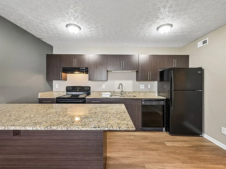 Bolton Estates Apartments — Photo 15