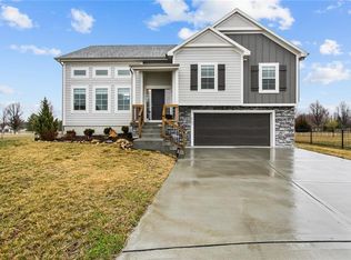 8004 SE 7th Ct, Blue Springs, MO 64014