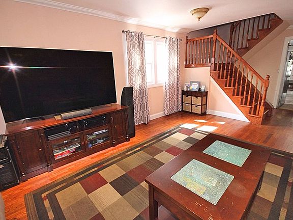 5th image of 382 Montreal Ave