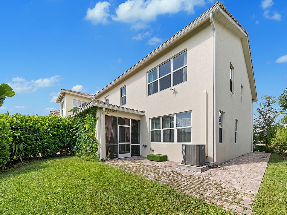 1st image of 1027 Eucalyptus Dr