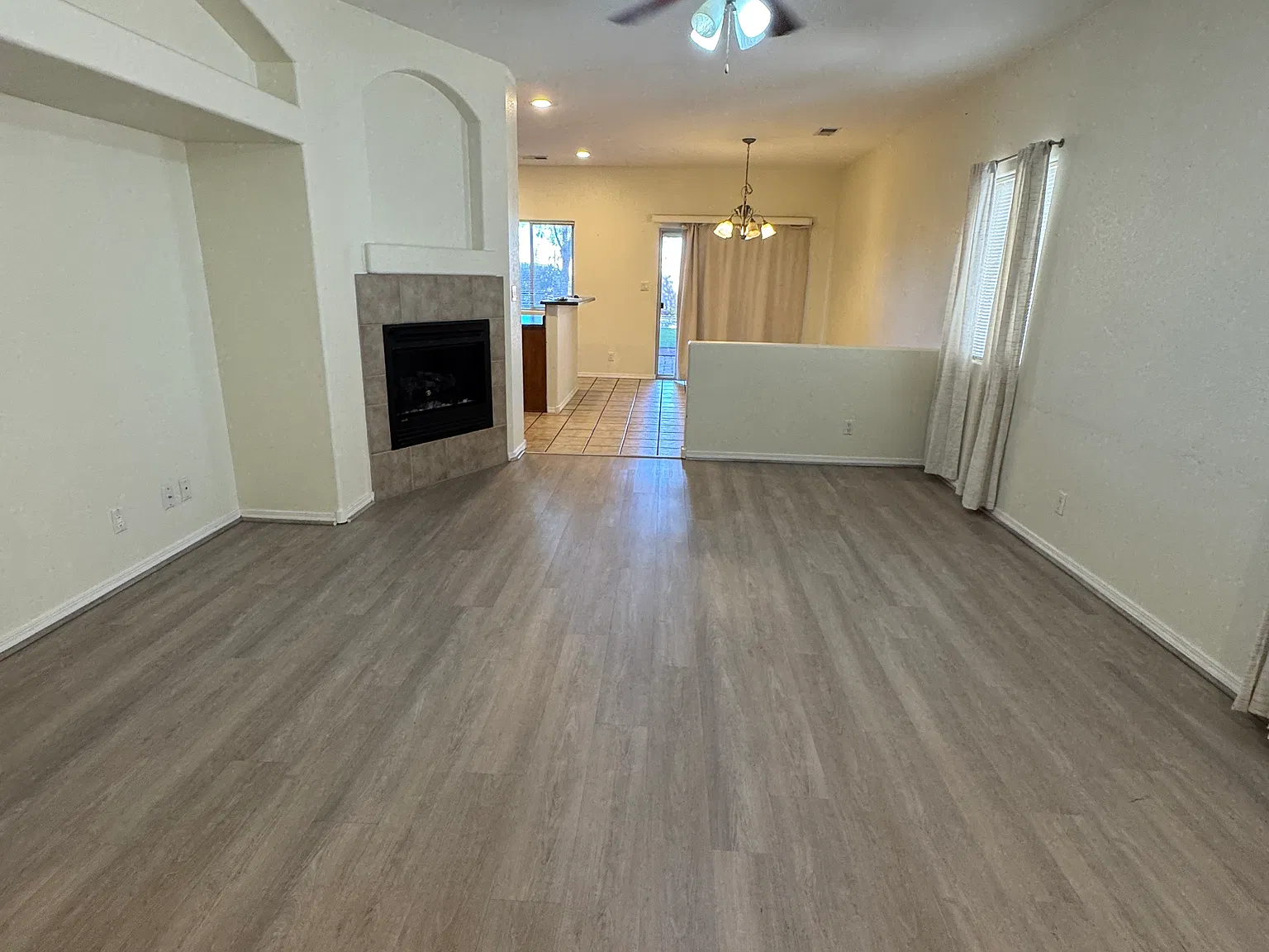 2 bed, 2.5 bath, 1323 sqft, $2,000 — Photo 3
