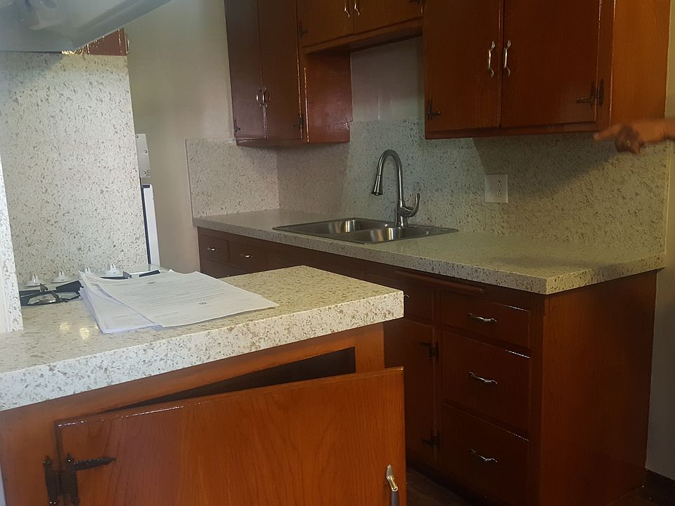 1st image of 122 E Buckthorn St APT 3