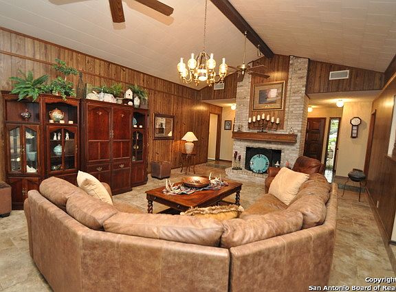 5th image of 2415 Border Ln