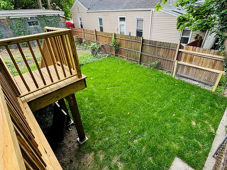 940 Monroe St — Photo 31