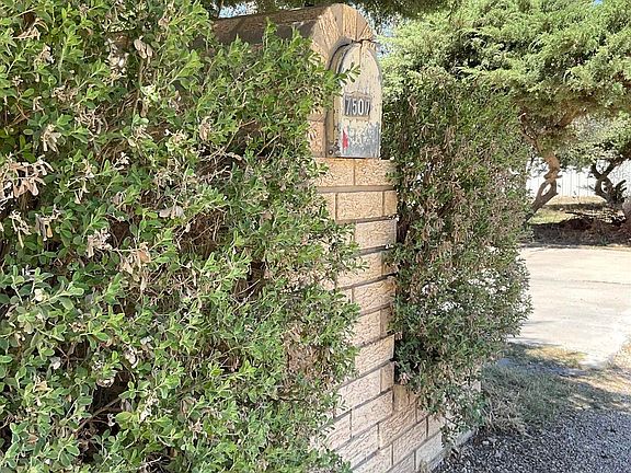 2nd image of 7507 N Rolling Meadows St