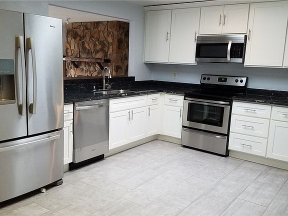 4th image of 5011 N Whitman St