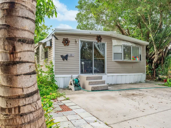 32 Lisa Lane, Greenacres, FL 33463