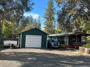 525 Yew Wood Dr, Shady Cove, OR