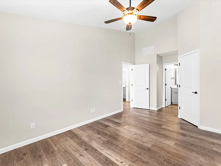 708 Harbor Woods Dr #C — Photo 14